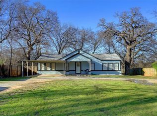 804 Greg St, Azle, TX 76020