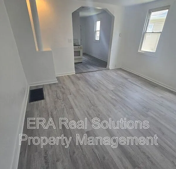 150 S Cypress Ave — Photo 10