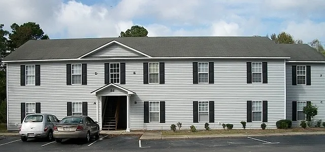2 Bedroom, 1 Bath Downstairs Unit — Photo 1