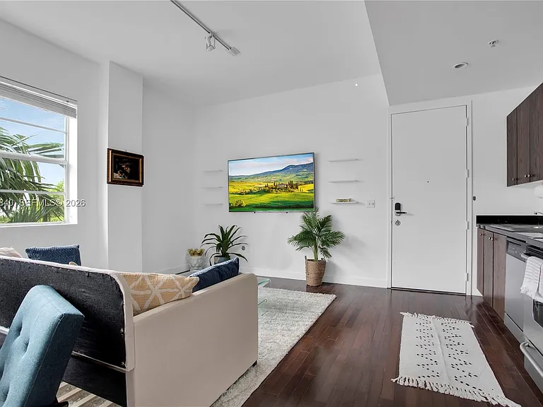 935 Euclid Ave #8 — Photo 2