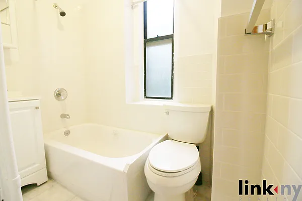 Rented by Link NY Realty | media 19