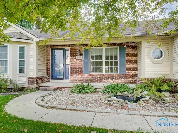 517 Woodland Dr, Rossford, OH 43460