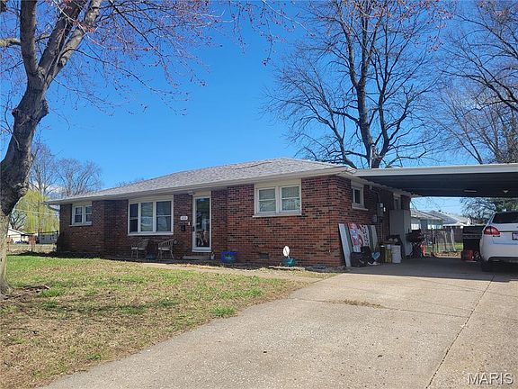 2nd image of 600 S Old Saint Louis Rd