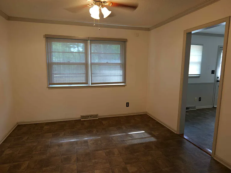 5016 Rosehill Dr — Photo 7