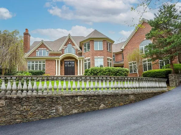 153 Pine St, Dover, MA 02030