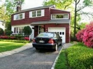 250 Steamboat Rd, Great Neck, NY 11024