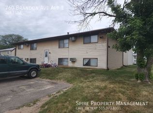 760 Brandon Ave APT 1, Hiawatha, IA 52233