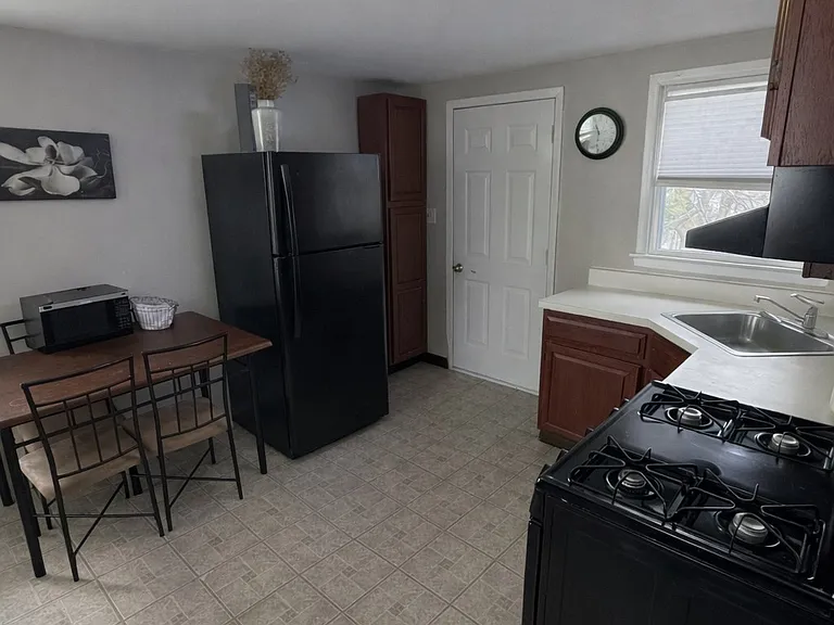 308 Kansas St — Photo 4