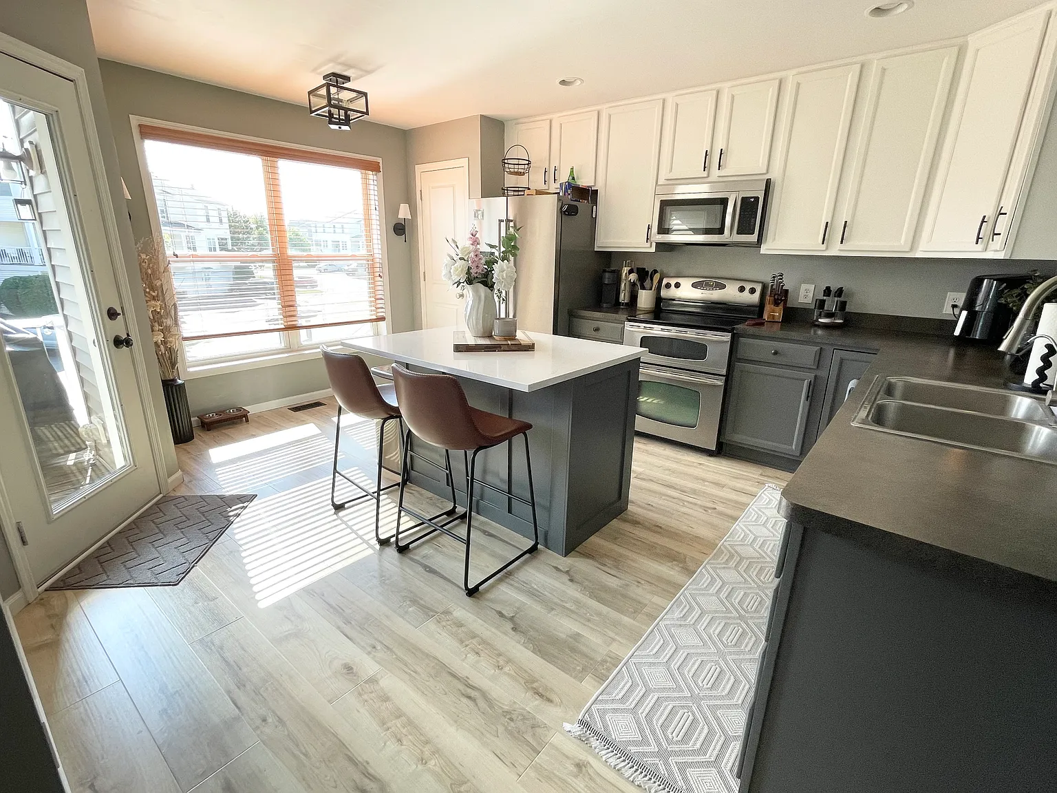 3 bed, 1876 sqft, $2,600 — Photo 2