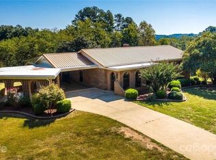 470 Wildlife Access Rd, Hickory, NC 28601