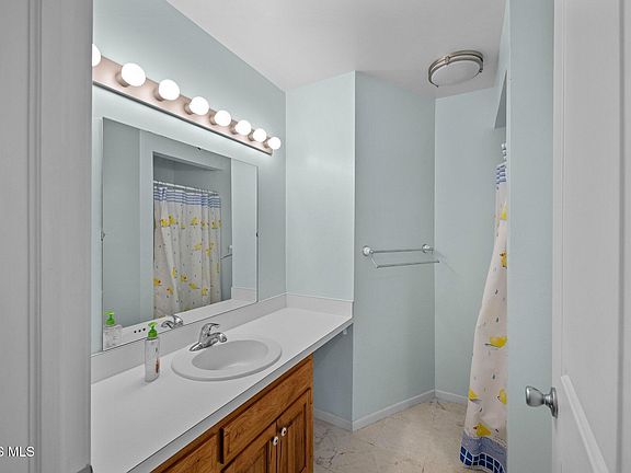 5th image of 51 Homestead Pl