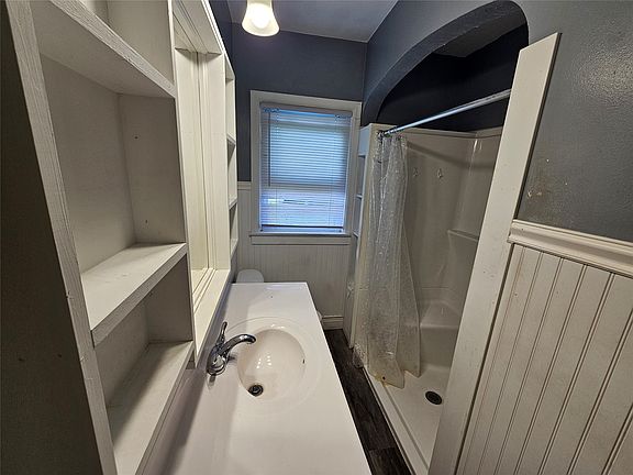 4th image of 108 Dubuque St