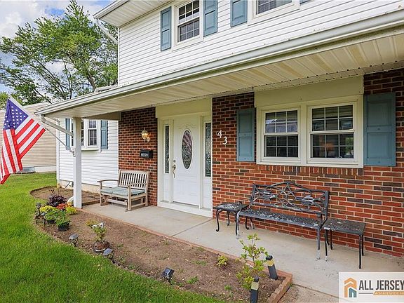 5th image of 43 Richards Dr