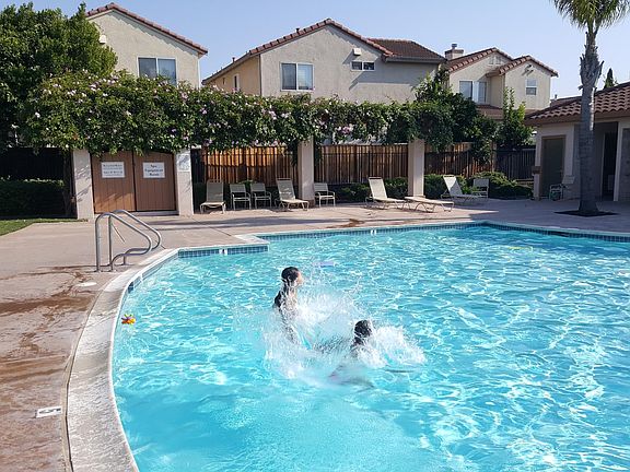Common swimming pool