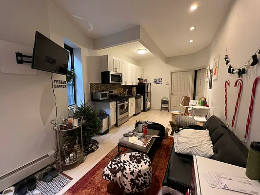 Rented by REAL New York | media 12