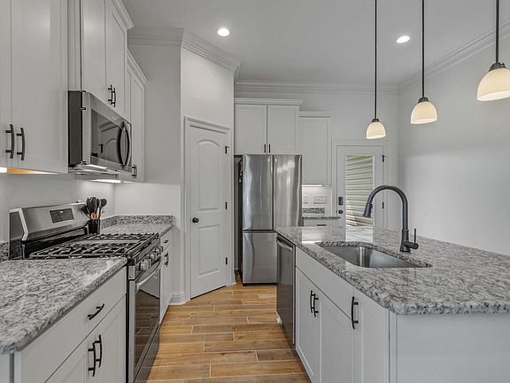 4th image of 8732 Windlake Dr