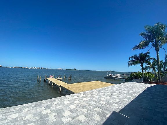 4th image of 1834 Venetian Point Dr