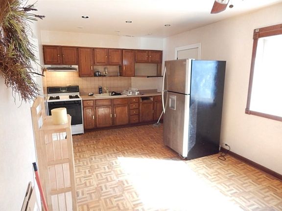 3rd image of 945 W North Ave APT E