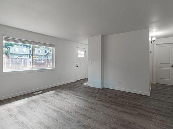 3rd image of 4325 E 17th St APT 9