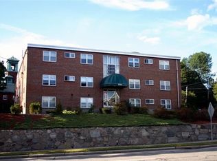 687 Grove St #G4, Newton, MA 02462