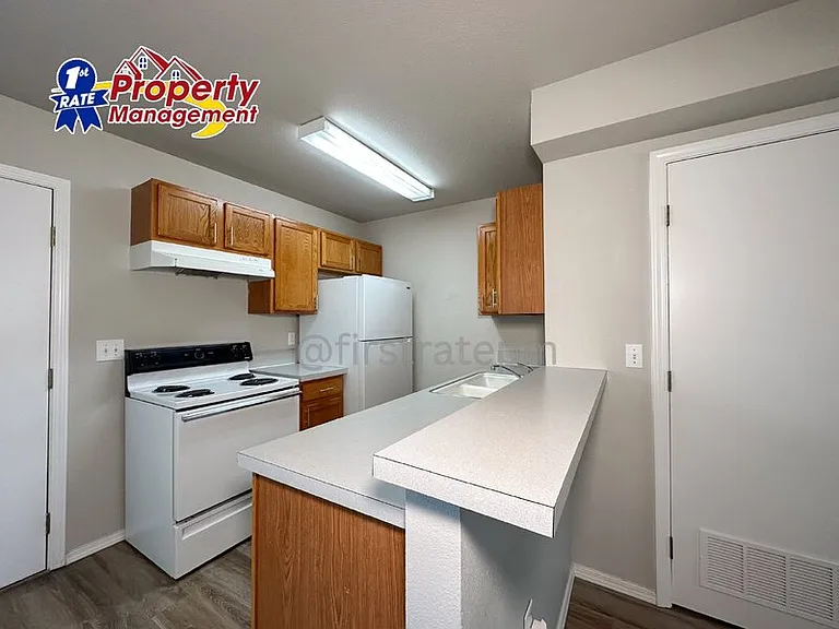 275 E Elbridge St — Photo 8