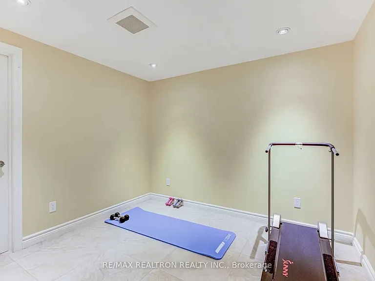 47 Summitcrest Dr #LOWER — Photo 10