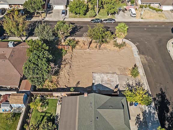4th image of 1648 Ascot Dr