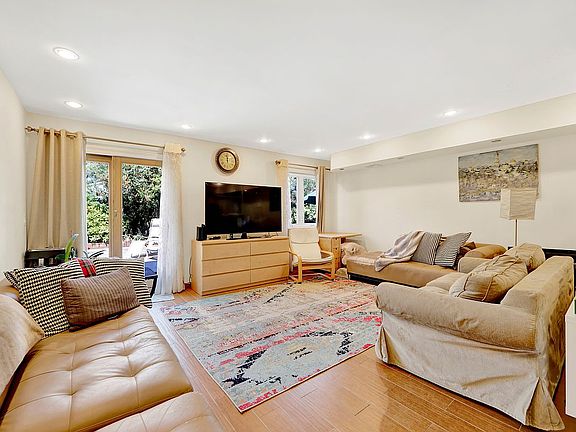 2nd image of 951 Patterson Ave #1