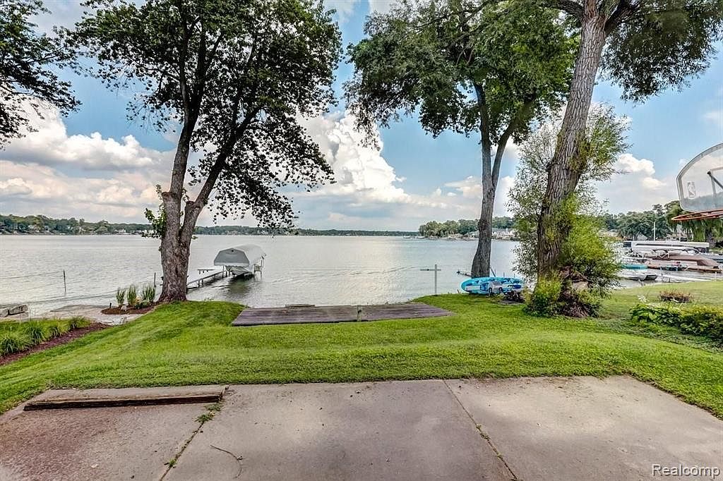 1863 Union Lake Rd, Commerce Township, MI 48382 Zillow