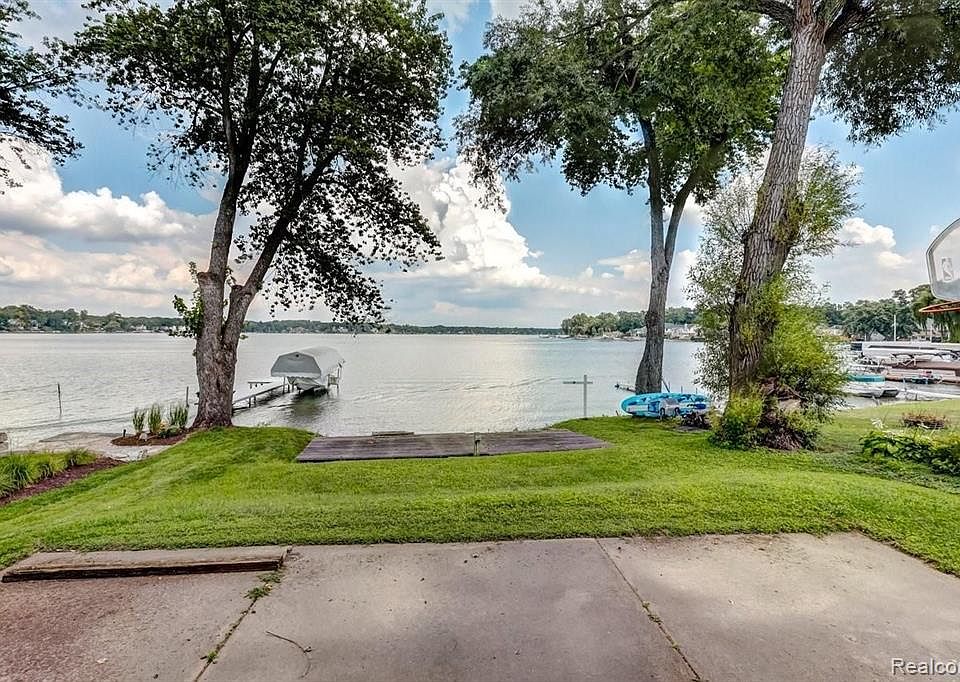 1863 Union Lake Rd, Commerce Township, MI 48382 Zillow