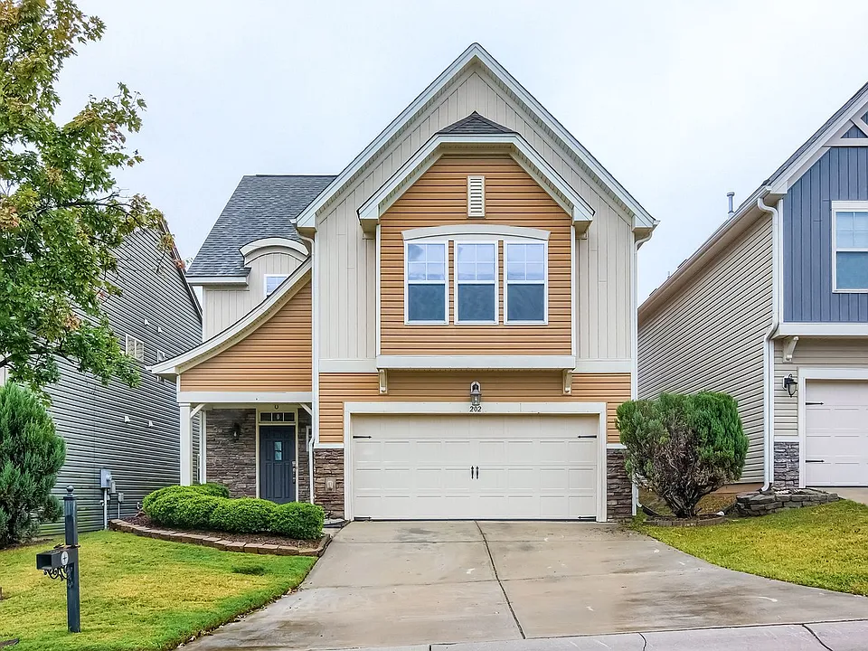 202 Roundhouse Ln