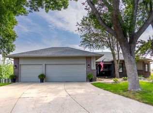 4604 S Deerfield Cir, Sioux Falls, SD 57105