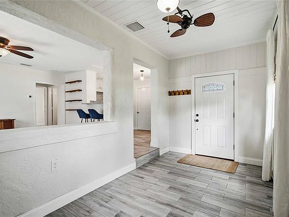3rd image of 2924 HILLVIEW STREET