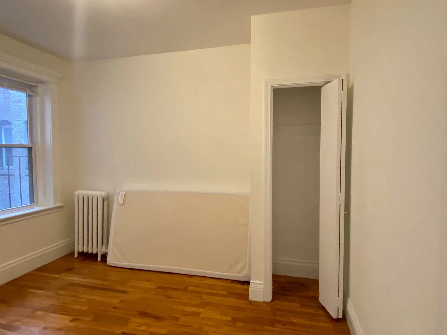 Large, sunny 2 bed unit in a prime location in Allston. — Photo 4
