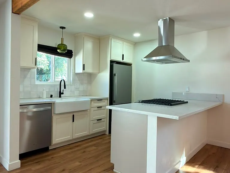 1811 Iris Way — Photo 1