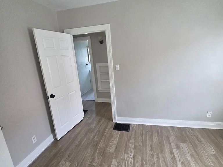 1812 Oregon Ave — Photo 2