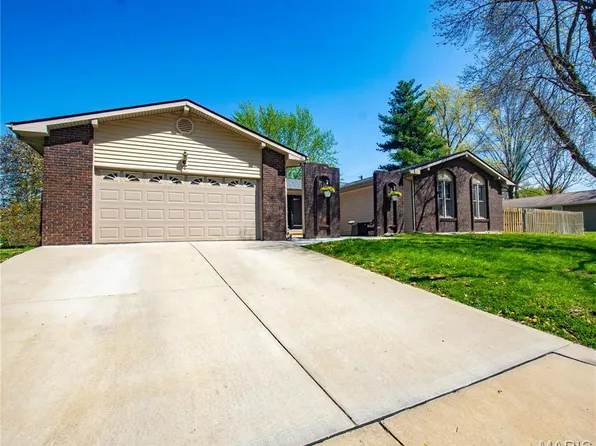 705 W Airwood Dr, East Alton, IL 62024