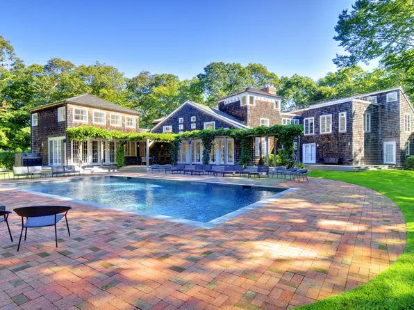 https://photos.zillowstatic.com/fp/f390b457d016457d63c335a0ed4aa4ec-p_e.webp