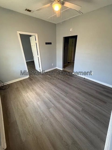 2 bed, 1.0 bath, 672 sqft, $1,200 — Photo 3
