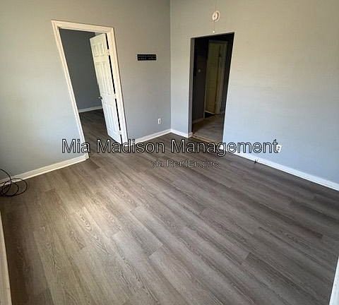 2nd image of 1419 Richards St