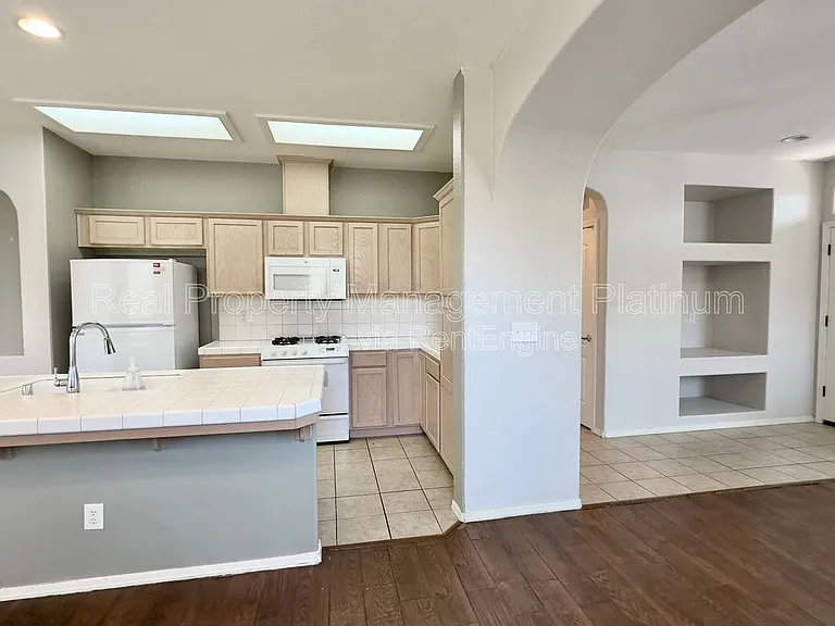 643 W Casanova Ln — Photo 13