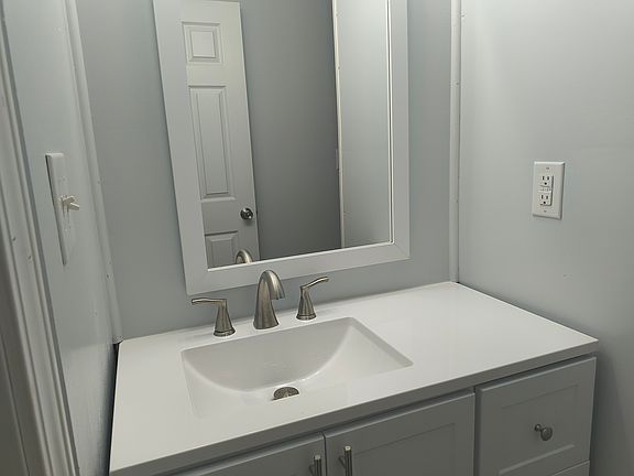 5th image of 1147B Pine Hall Rd #B