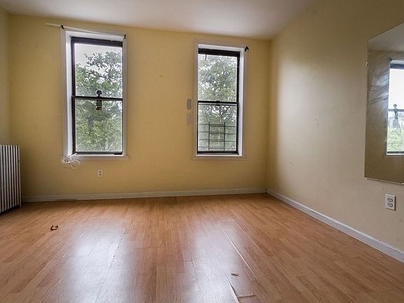 3rd image of 1430 Putnam Ave APT 3R