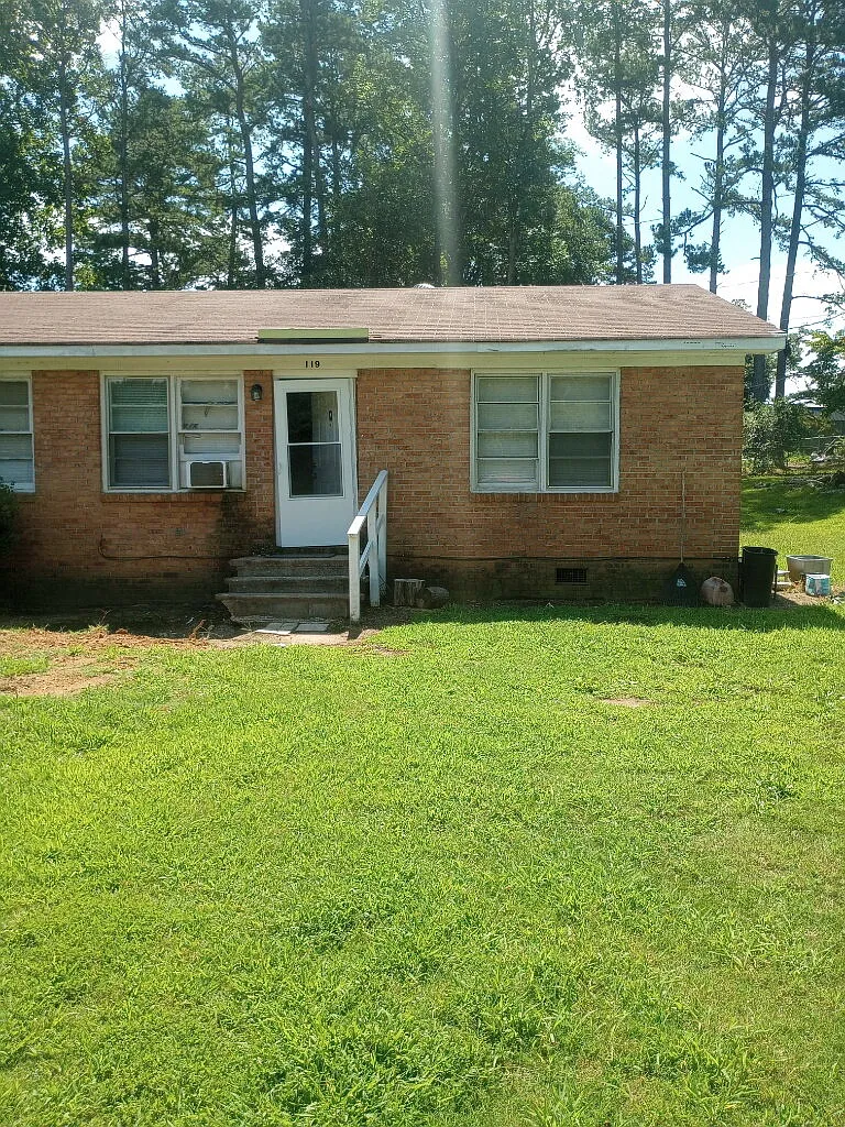 2 bed, 1.0 bath, $830 — Photo 1