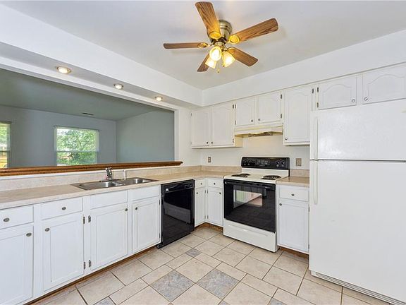 5th image of 521 Lanier Cres