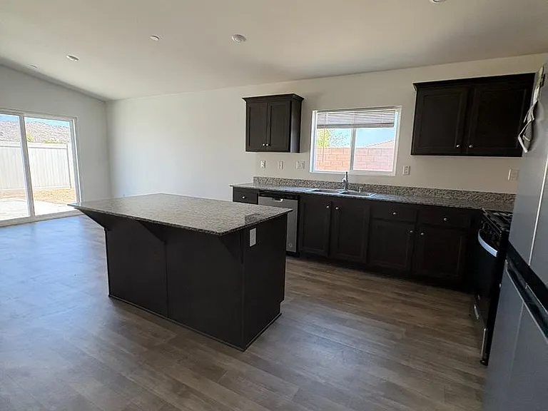 1460 Caprice Ct — Photo 15