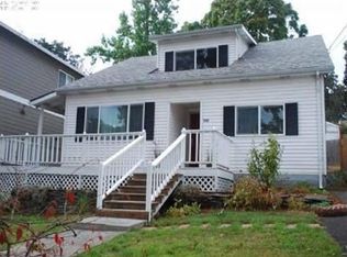 520 E Fairfield St, Gladstone, OR 97027