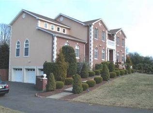 28 Gemini Ln, Manalapan, NJ 07726