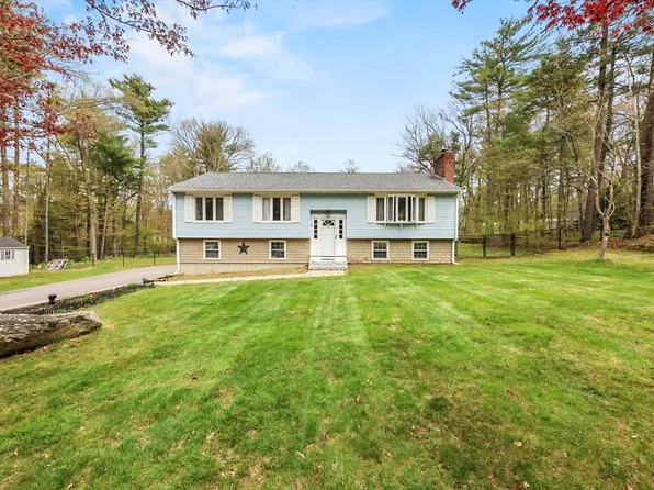 9 Tanglewood Dr, Newton, NH 03858