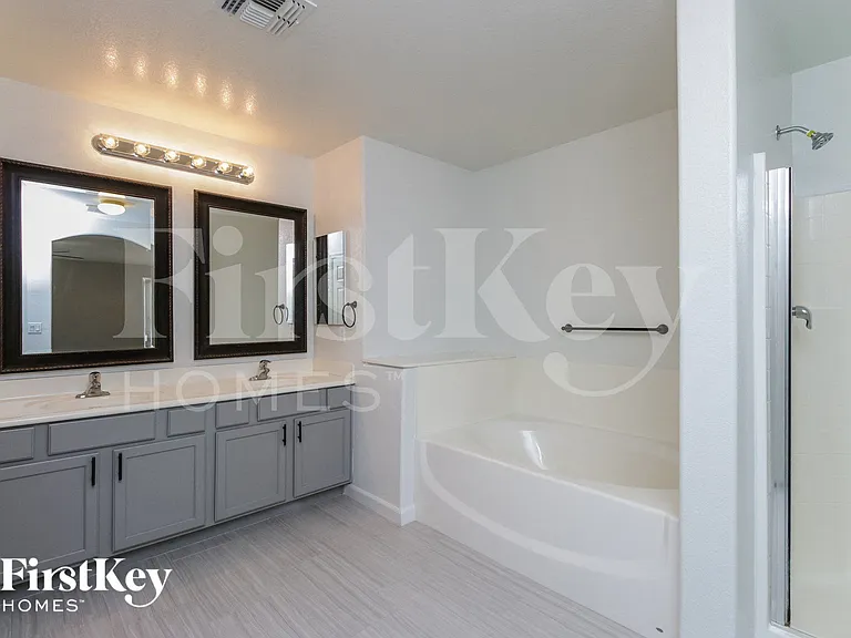 1130 E Oak Rd — Photo 8